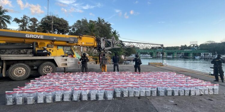 Incautan más de una tonelada de cocaína frente a las costas de La