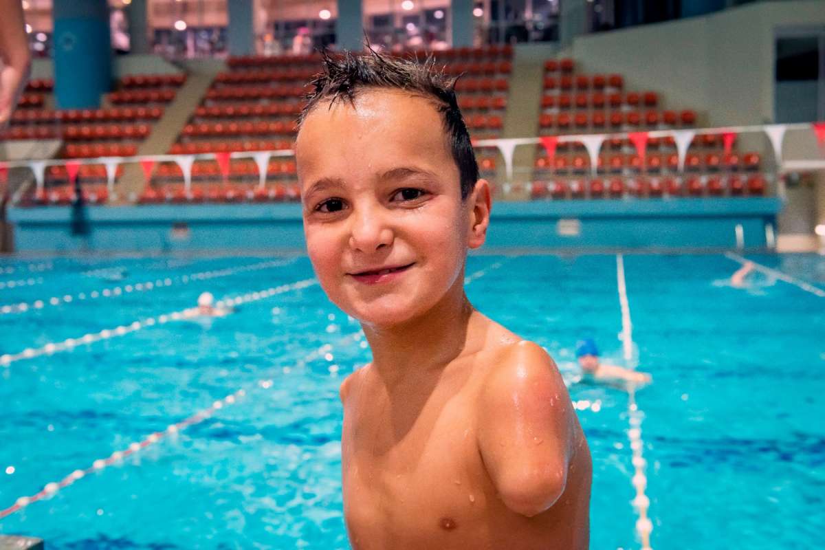 Un niño de 10 años que nació sin brazos, fue elegido deportista del año ...