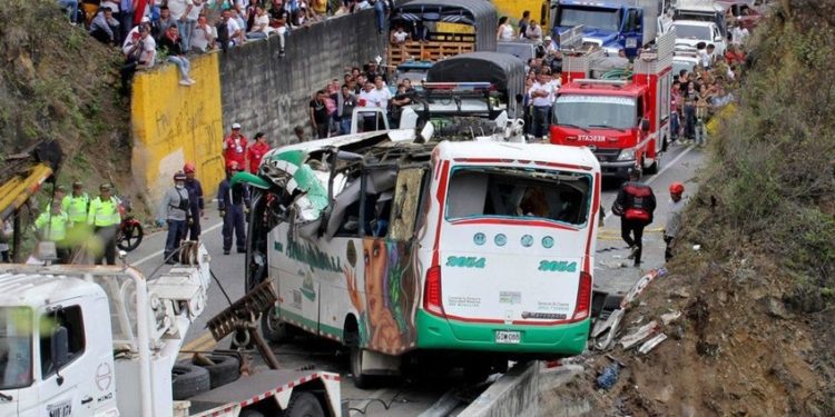 Tragedia En Colombia Al Menos Muertos Y Heridos En Accidente De Tr Nsito Al Sur De