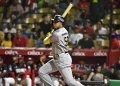 Águilas cortan racha negativa y vencen 8-5 a los Leones