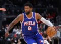 Paul George sufre lesión en la rodilla en pretemporada con los 76ers