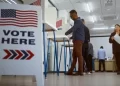 Abren centros de votación en EE.UU. con Harris y Trump en contienda ajustada