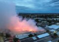 Incendio de gran magnitud consume tabacalera en San Pedro de Macorís