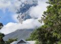 Filipinas evacúa a 87,000 personas por erupción del volcán Kanlaon