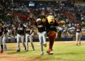 Escogido blanquea al Licey y lidera la Serie Final 2-1