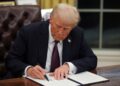 Trump firma decreto contra teoría racial y de género en escuelas